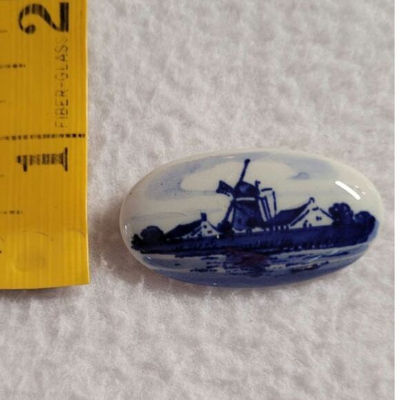 Handmade Delft Holland Dutch Windmill Pin Brooch Vtg Porcelain Oval Blue White - Picture 4 of 7